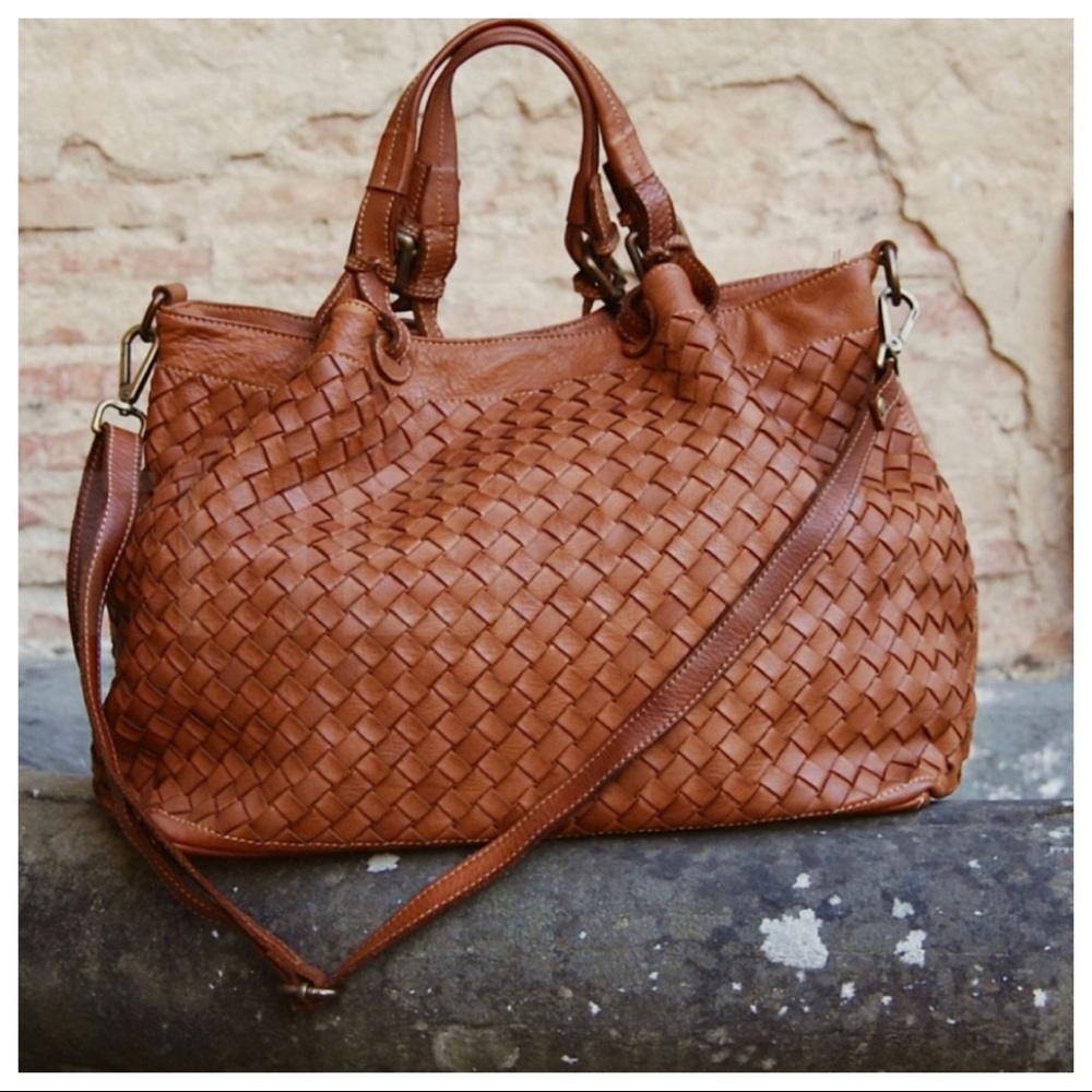 Made in Italy Designer Soft Distress Leather Braided Bag in a rich Brown - Picture 4 of 10